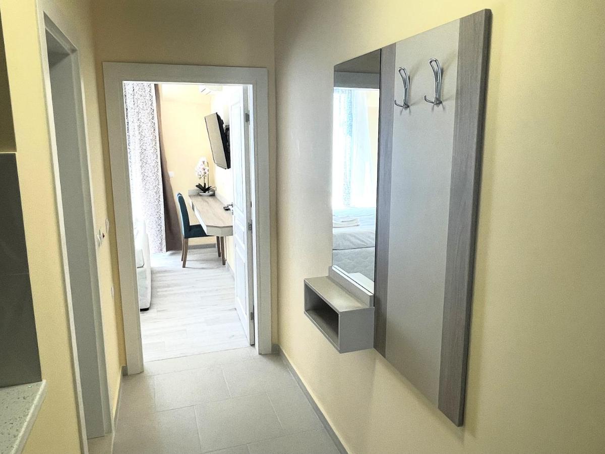 Sea View Apartment Free Parking Приморско Экстерьер фото