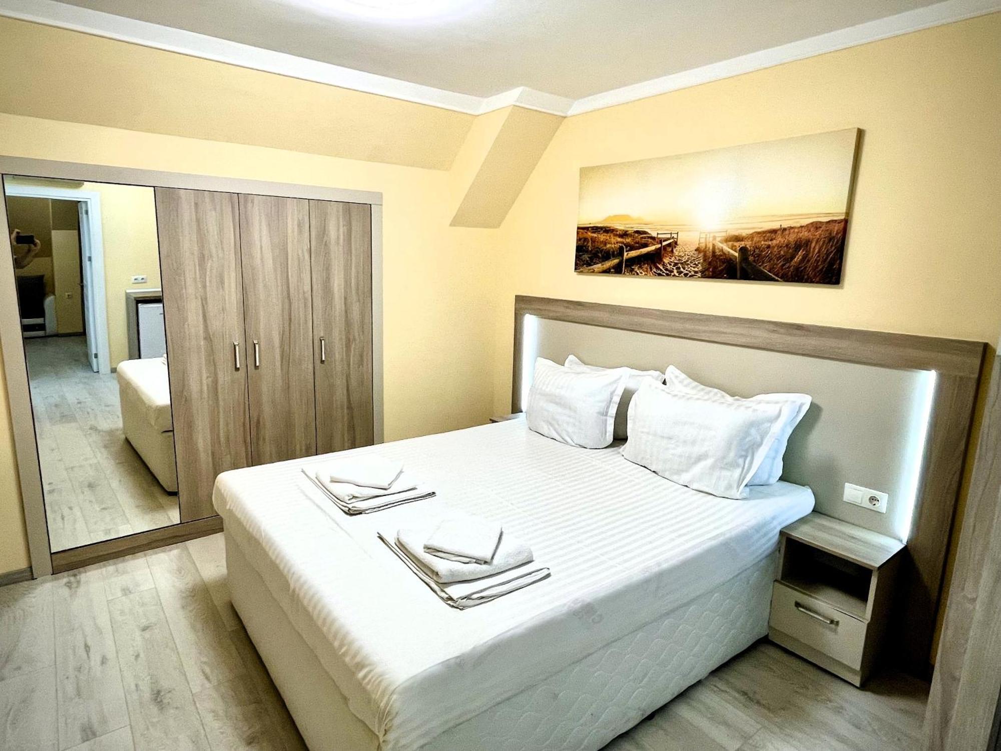 Sea View Apartment Free Parking Приморско Экстерьер фото
