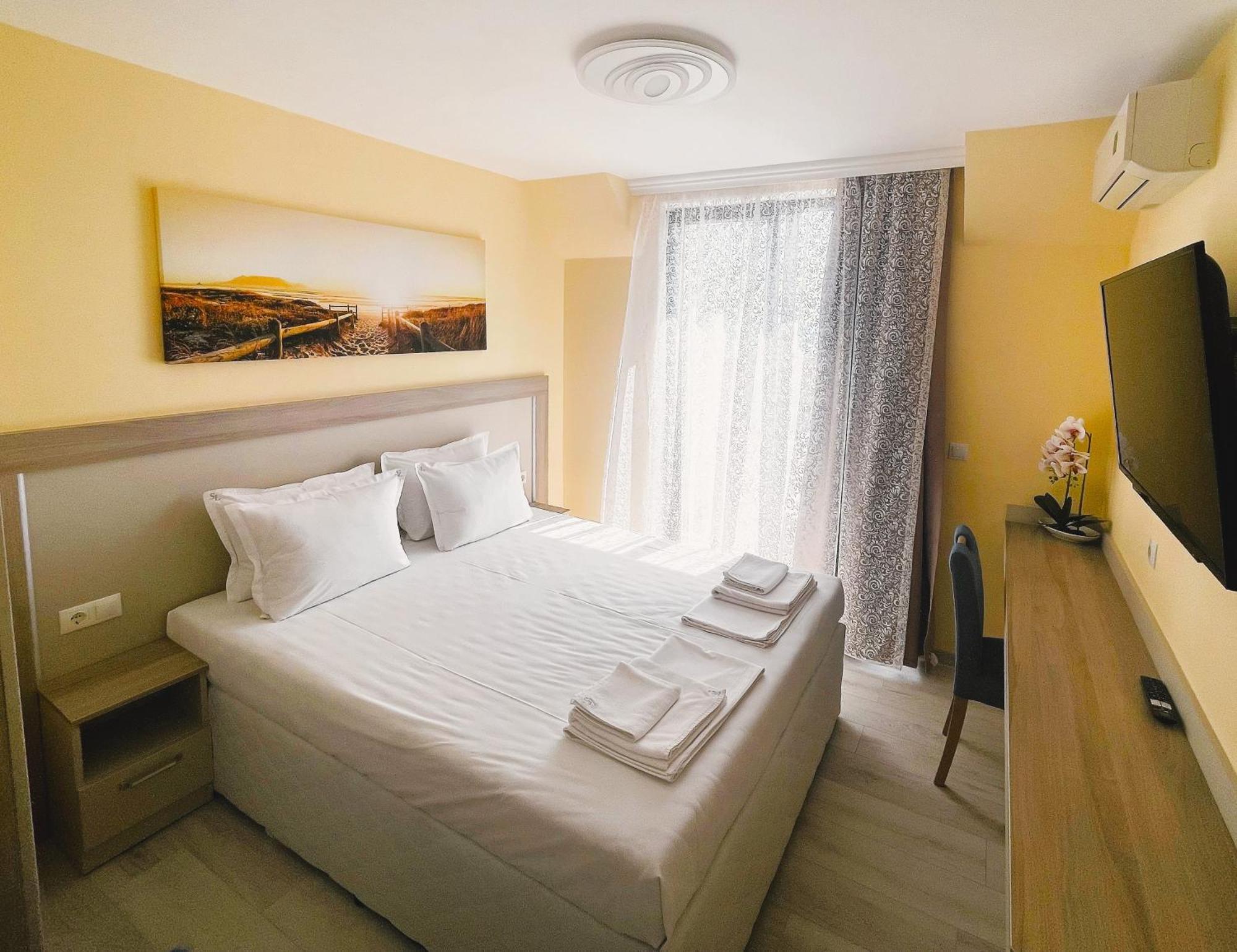 Sea View Apartment Free Parking Приморско Экстерьер фото